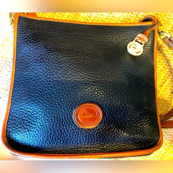 VINTAGE DOONEY matched set crossbody and coin purse Both zip closed Blk/Brown - Picture 2 of 10